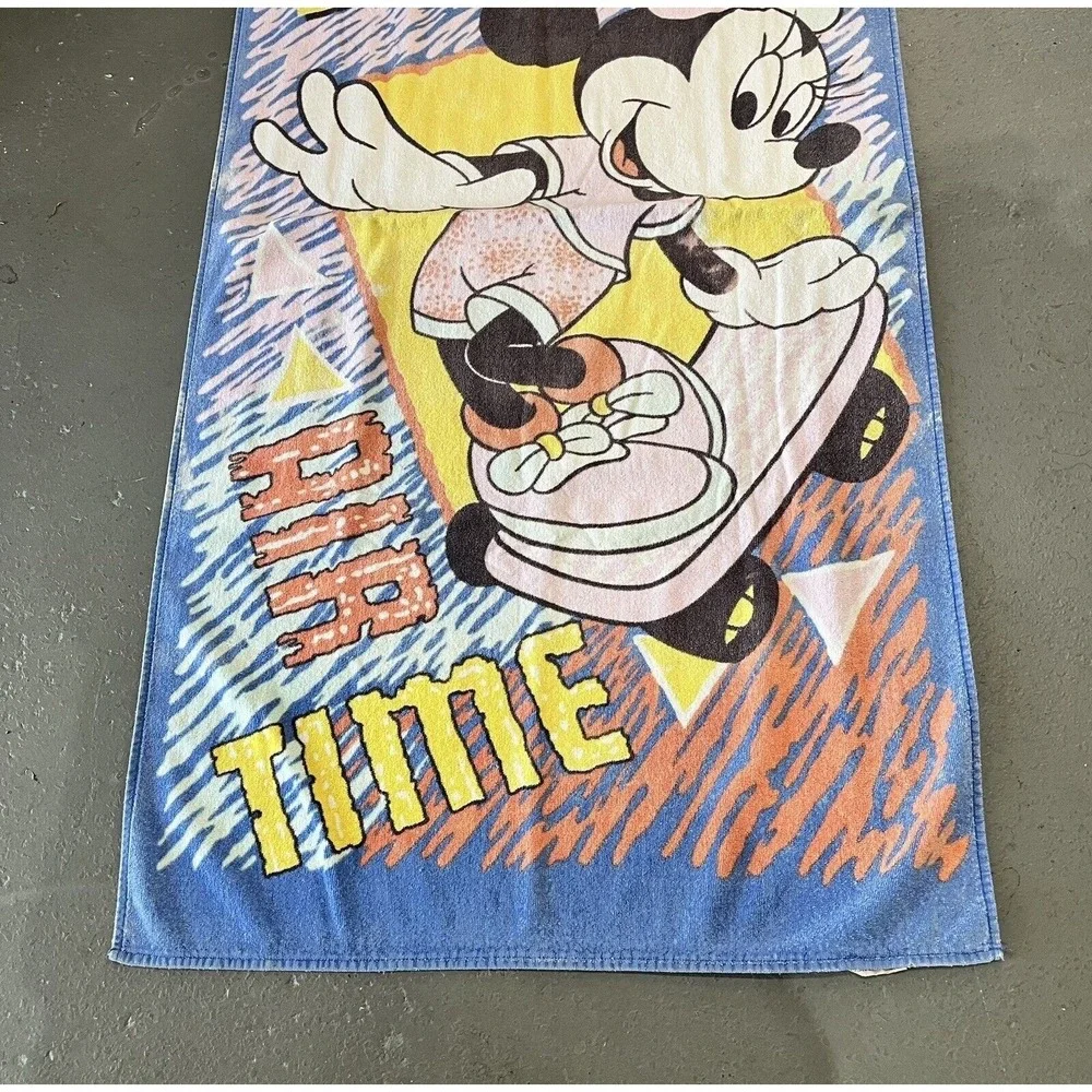 Vintage Disney Minnie Mouse Skateboarding Skater Disney World Beach Pool Towel